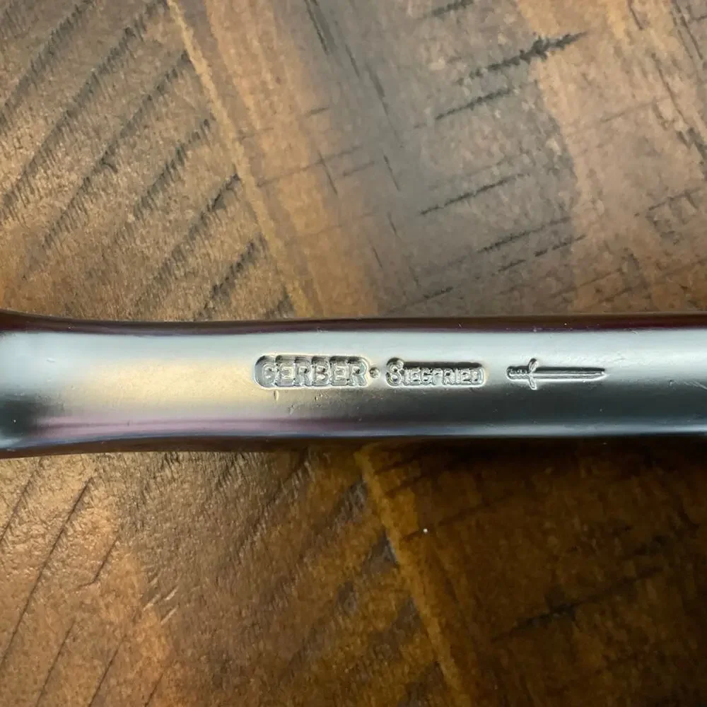 Vintage Gerber Legendary Blades 2‎ piece carving set in a walnut case